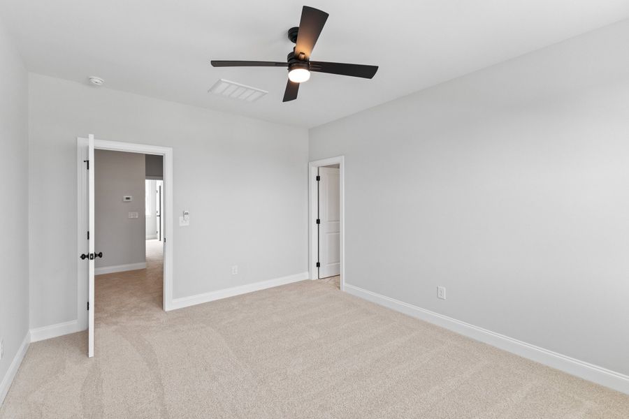 Representative unfurnished interior of a home built from the The Hemlock by RobuckHomes in Kennebec Crossing, Angier (Image 151).