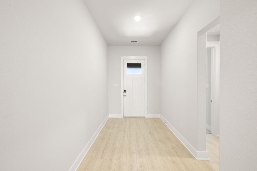 Spacious, unfurnished interior of a new home in Wildflower Ranch, Fort Worth (Image 27).