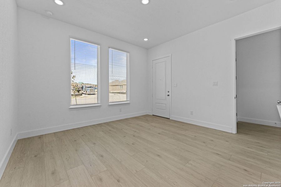 Spacious, unfurnished interior of a new home in , New Braunfels (Image 22).