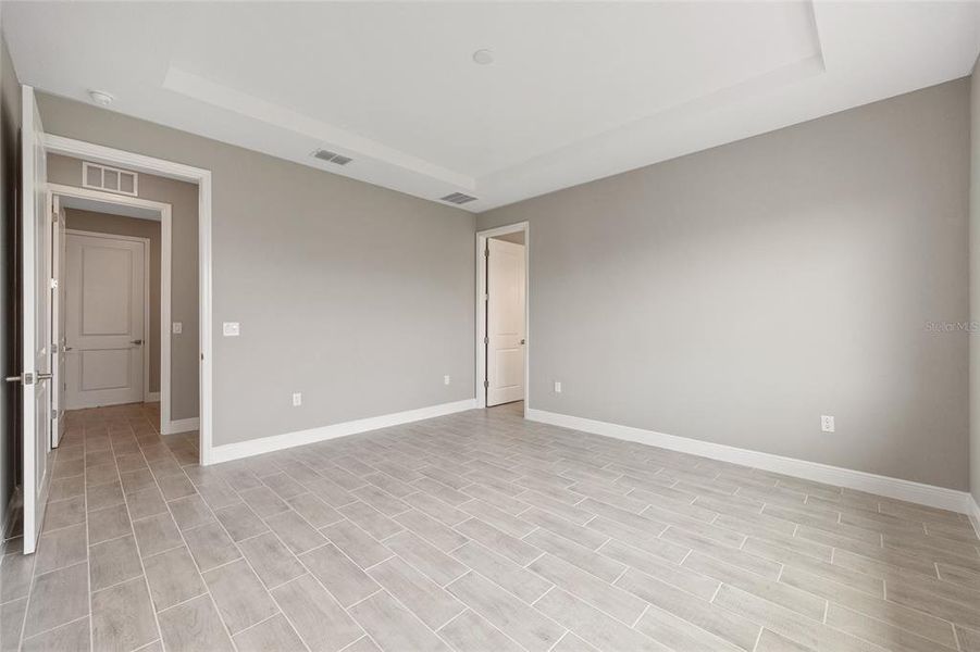 Spacious, unfurnished interior of a new home in , Ocala (Image 26).