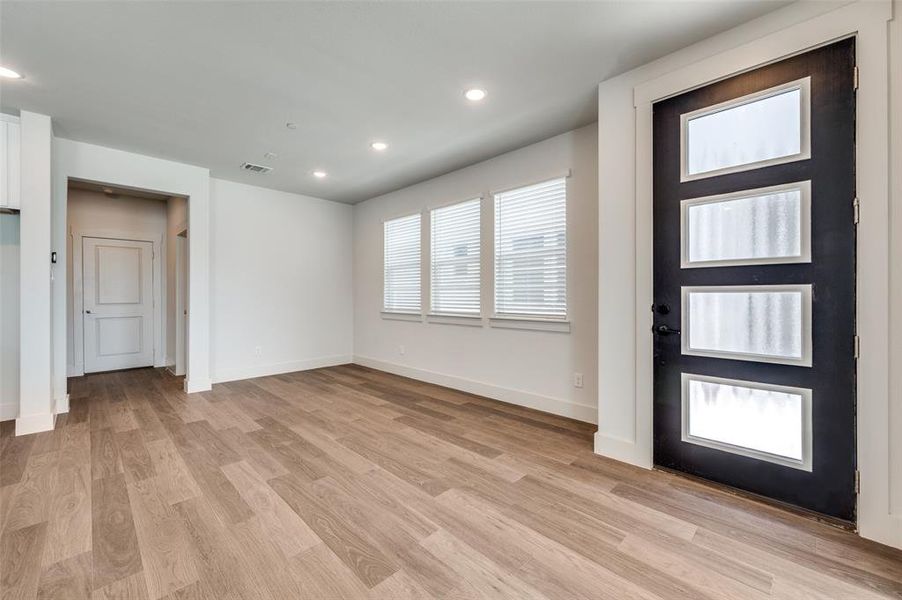 Spacious, unfurnished interior of a new home in Mosaic, Prosper (Image 23).