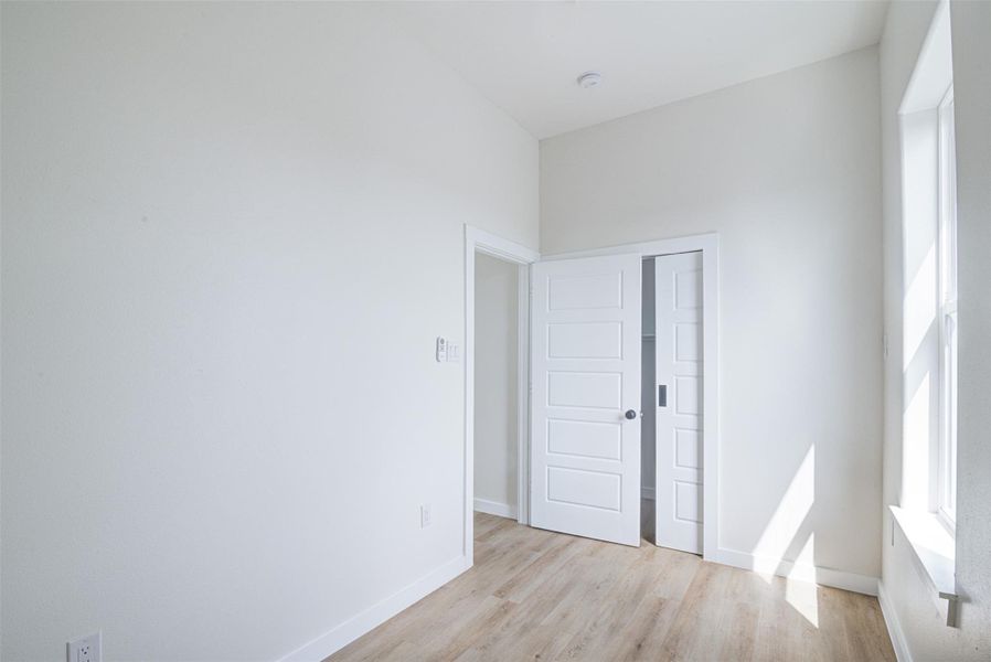 Spacious, unfurnished interior of a new home in , Galveston (Image 33).