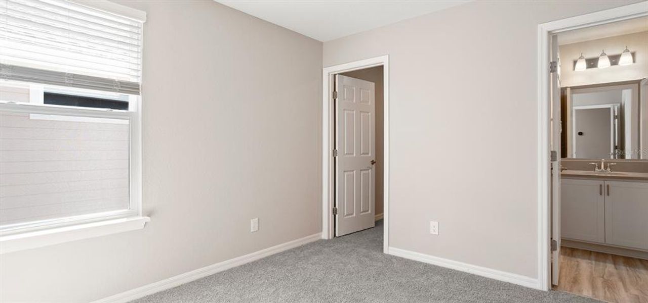 Spacious, unfurnished interior of a new home in , St. Cloud (Image 10).