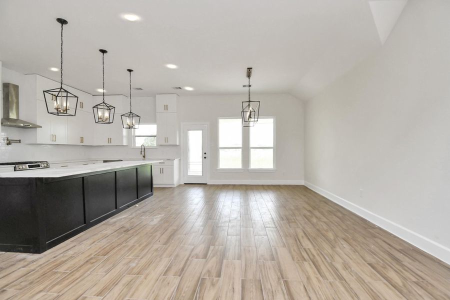 Spacious, unfurnished interior of a new home in , Angleton (Image 40).