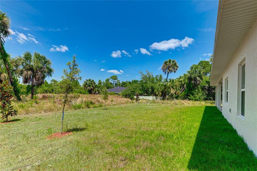 Exterior details and patio area of a home in , North Port (Image 4).