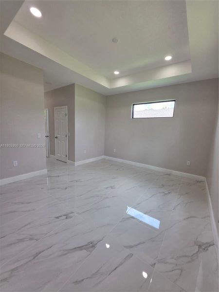 Spacious, unfurnished interior of a new home in , Lehigh Acres (Image 14).