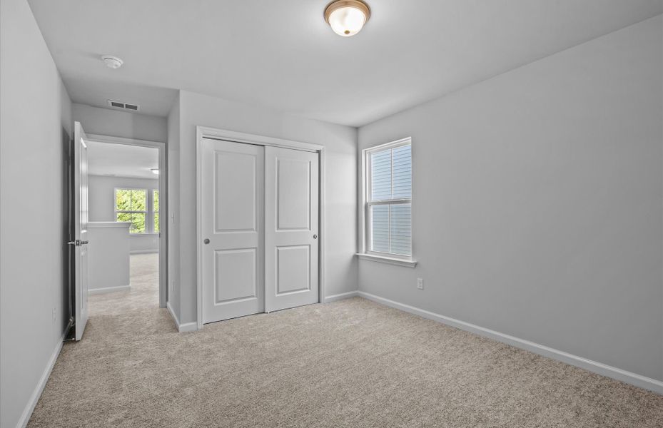 Spacious, unfurnished interior of a new home in Sparrow Creek, Boiling Springs (Image 25).