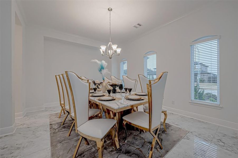 Formal Dining: Elegant space with direct access to a butler’s pantry, perfect for entertaining.