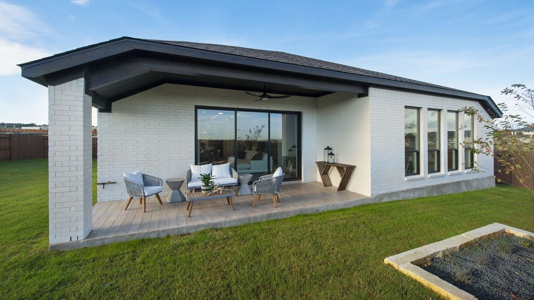 Exterior details and patio area of a home in Homestead, Schertz (Image 3).