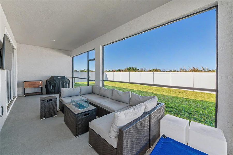 Exterior details and patio area of a home in , Bradenton (Image 24).