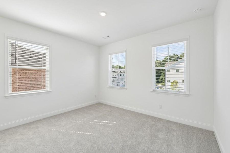 Spacious, unfurnished interior of a new home in Auburn Glen, Dacula (Image 29).