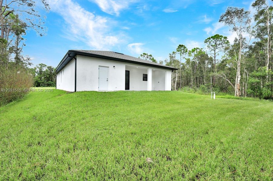 Exterior details and patio area of a home in , Punta Gorda (Image 3).
