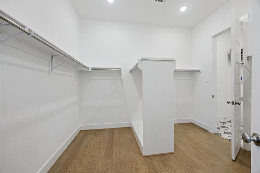 Spacious, unfurnished interior of a new home in Cross Creek West, Fulshear (Image 20). Spacious, unfurnished interior of a new home in Cross Creek West, Fulshear (Image 20).