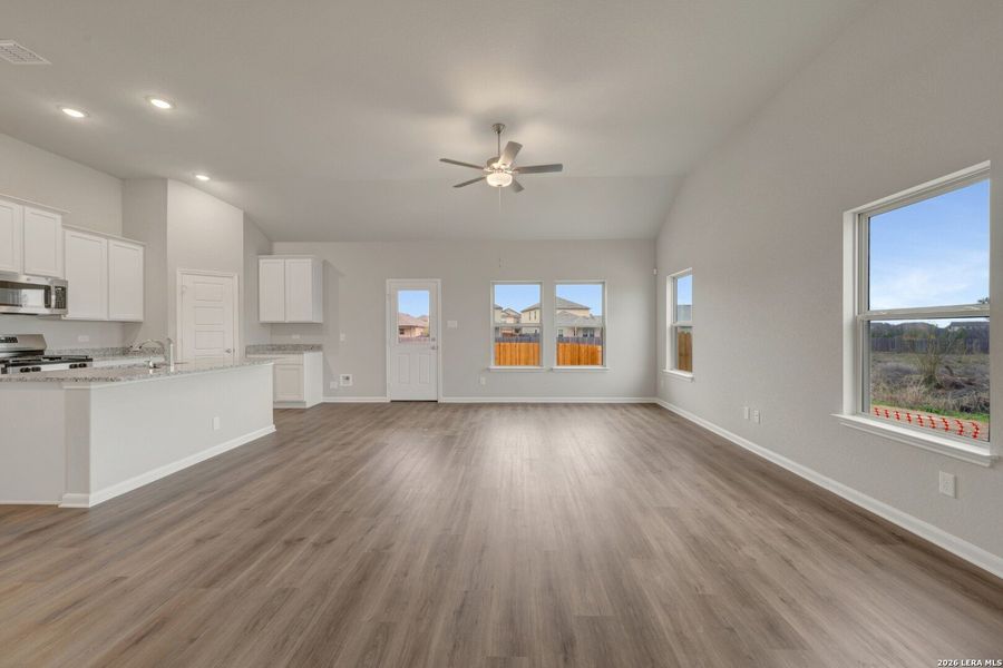 Spacious, unfurnished interior of a new home in Winding Brook, San Antonio (Image 38).