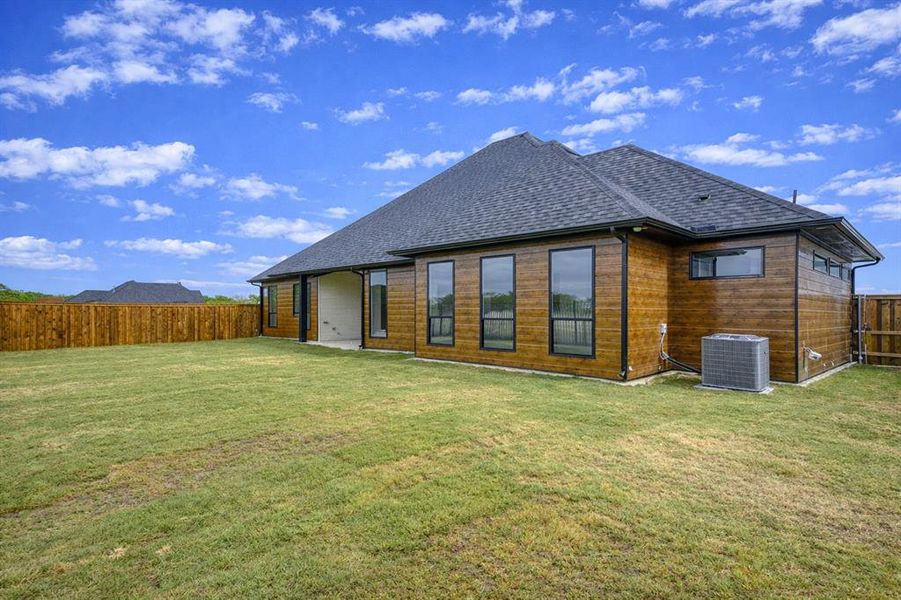 Exterior details and patio area of a home in , Pottsboro (Image 4).