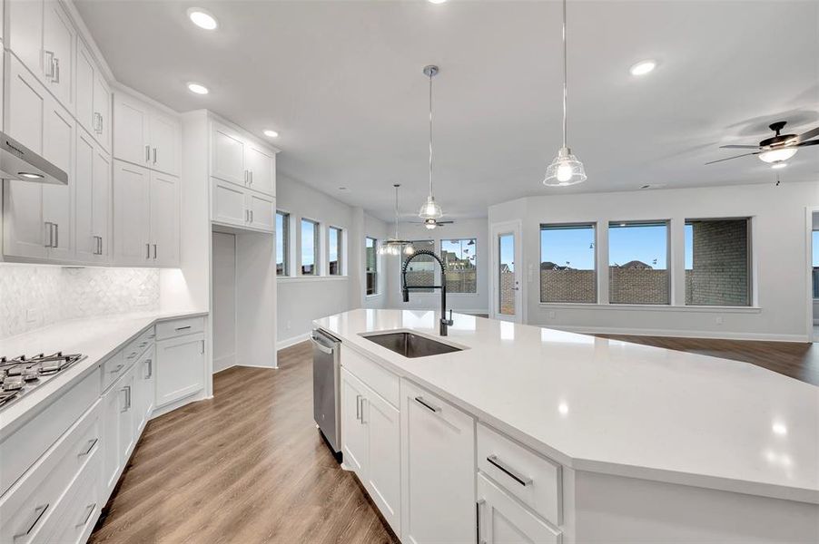 Furnished interior view inside a new home in Myrtle Creek, Waxahachie (Image 7).