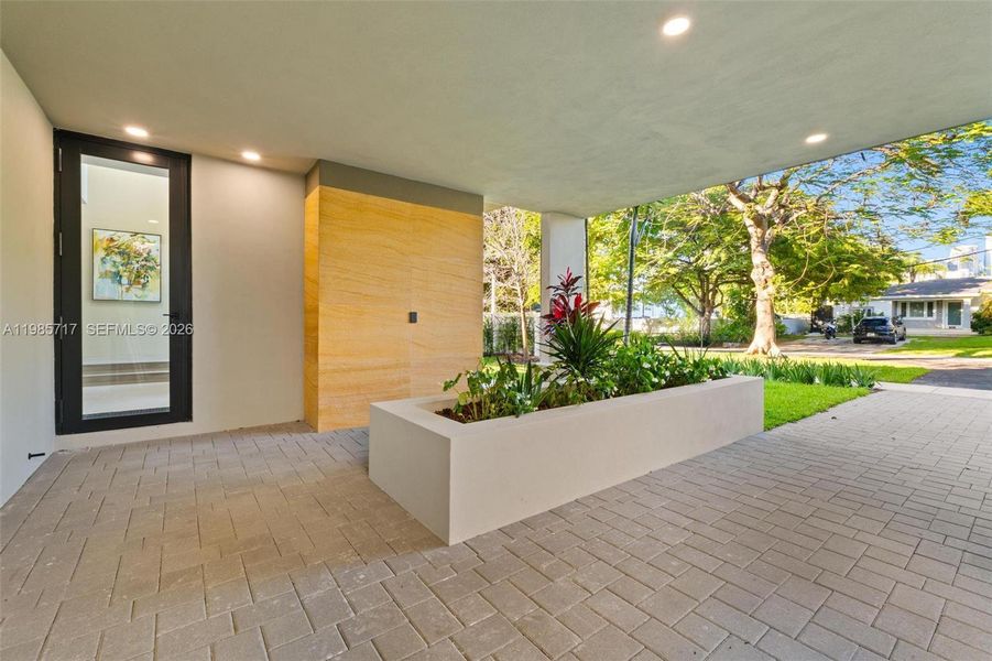 Exterior details and patio area of a home in , Miami (Image 27).