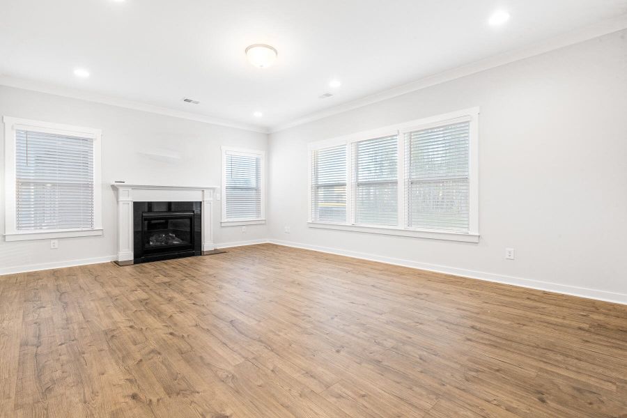 Spacious, unfurnished interior of a new home in , Summerville (Image 23).