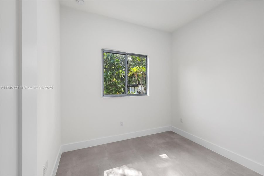 Spacious, unfurnished interior of a new home in , Biscayne Park (Image 18).