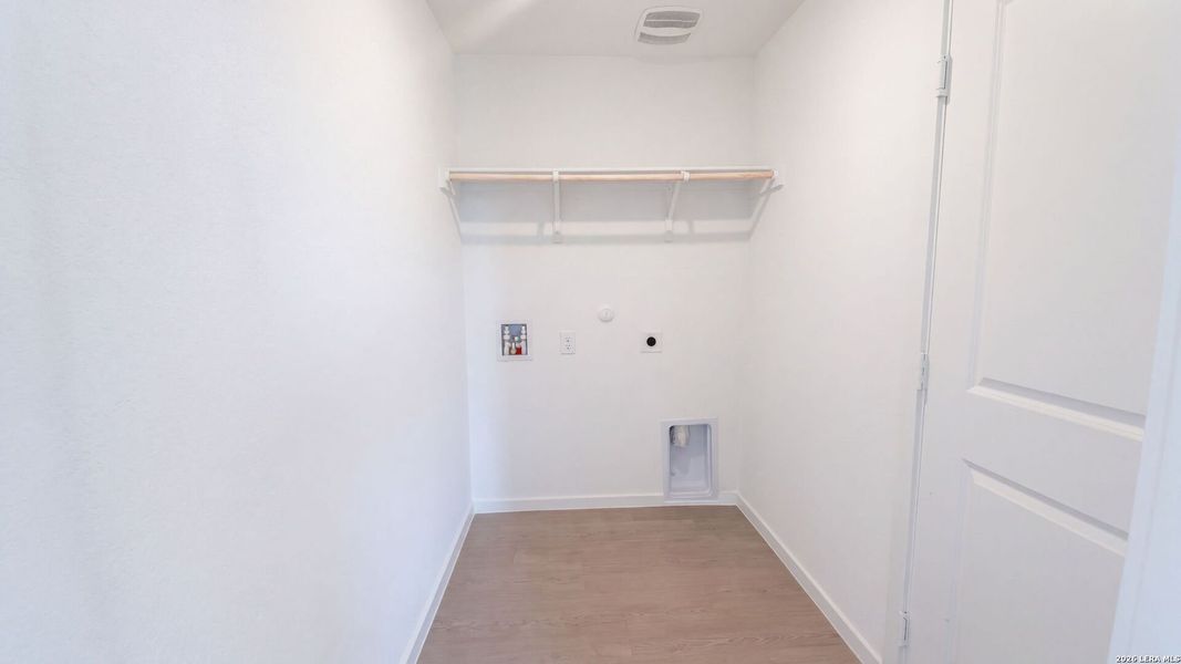 Spacious, unfurnished interior of a new home in Landon Ridge, San Antonio (Image 19).