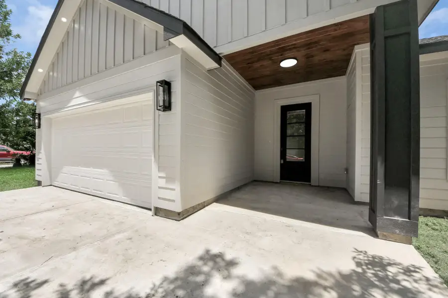 Exterior details and patio area of a home in , Pasadena (Image 3).
