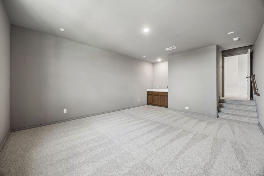 Spacious, unfurnished interior of a new home in Country Lakes, Denton (Image 27).