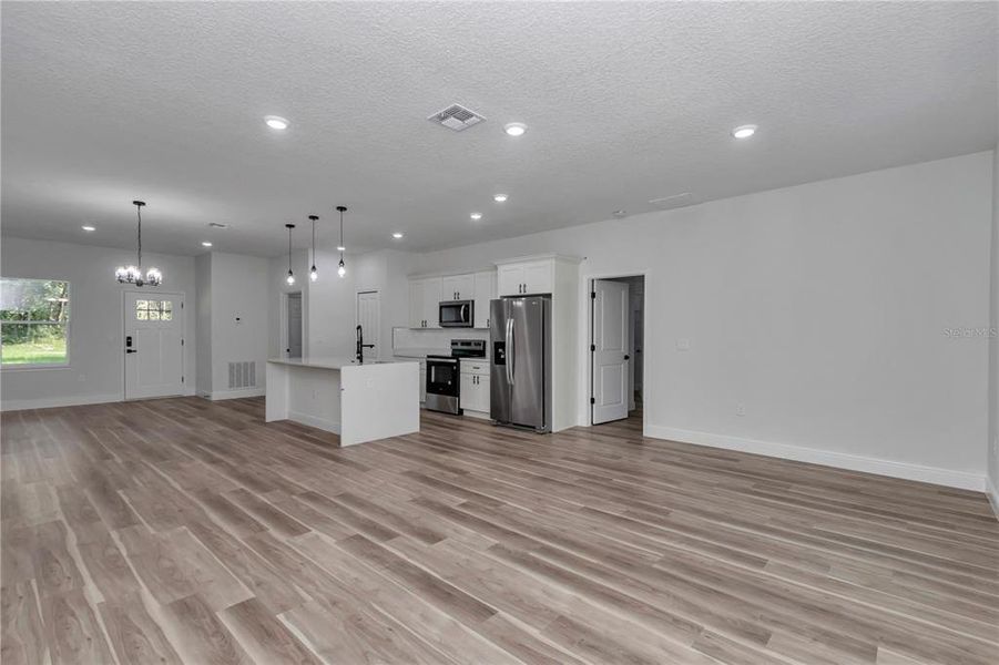 Spacious, unfurnished interior of a new home in , Dunnellon (Image 28).