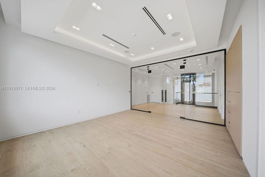 Spacious, unfurnished interior of a new home in , Fort Lauderdale (Image 72).