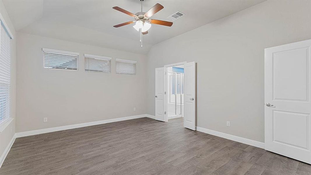 Spacious, unfurnished interior of a new home in Lakeview Pointe, Grand Prairie (Image 30). Spacious, unfurnished interior of a new home in Lakeview Pointe, Grand Prairie (Image 30).