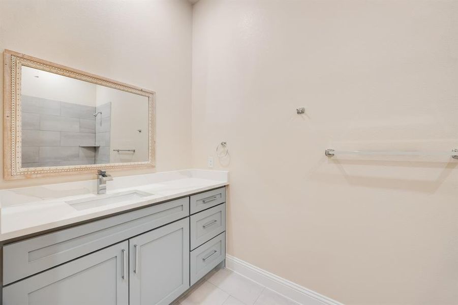 Furnished interior view inside a new home in , Corsicana (Image 12).