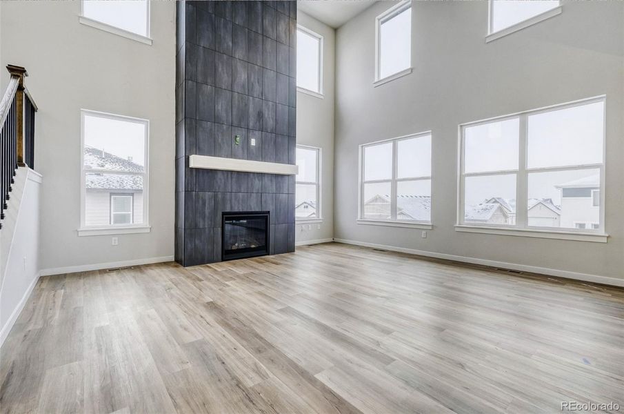 Spacious, unfurnished interior of a new home in Sterling Ranch Homestead, Colorado Springs (Image 16).