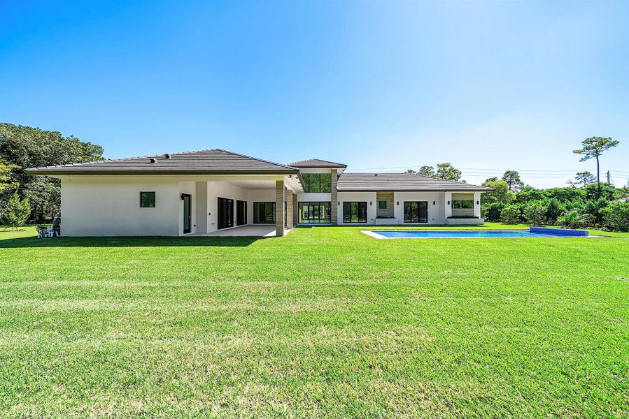 Exterior details and patio area of a home in , Wellington (Image 4).
