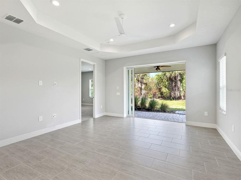 Spacious, unfurnished interior of a new home in , Venice (Image 29).