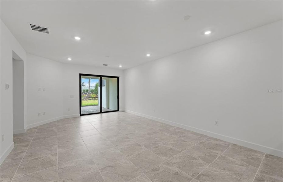 Spacious, unfurnished interior of a new home in Talon Preserve on Palmer Ranch, Nokomis (Image 26).