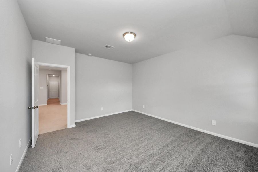 Spacious, unfurnished interior of a new home in Montgomery Ridge: Founders Collection, Conroe (Image 21).