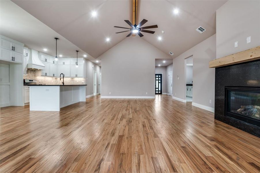 Spacious, unfurnished interior of a new home in , Seagoville (Image 12).