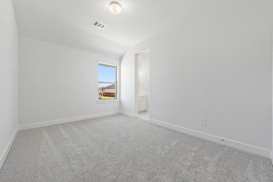 Spacious, unfurnished interior of a new home in Everly, Hockley (Image 10).