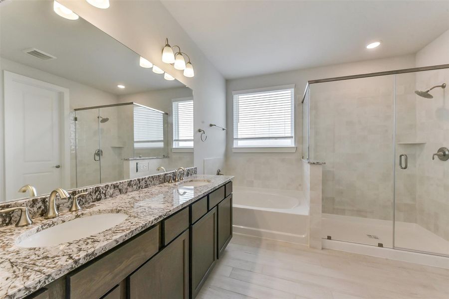 Furnished interior view inside a new home in , Texas City (Image 10).