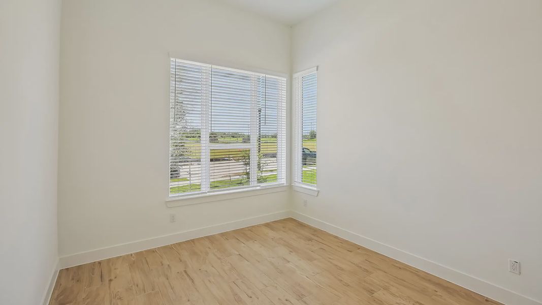 Spacious, unfurnished interior of a new home in Riceland 60',65',70', Mont Belvieu (Image 31).