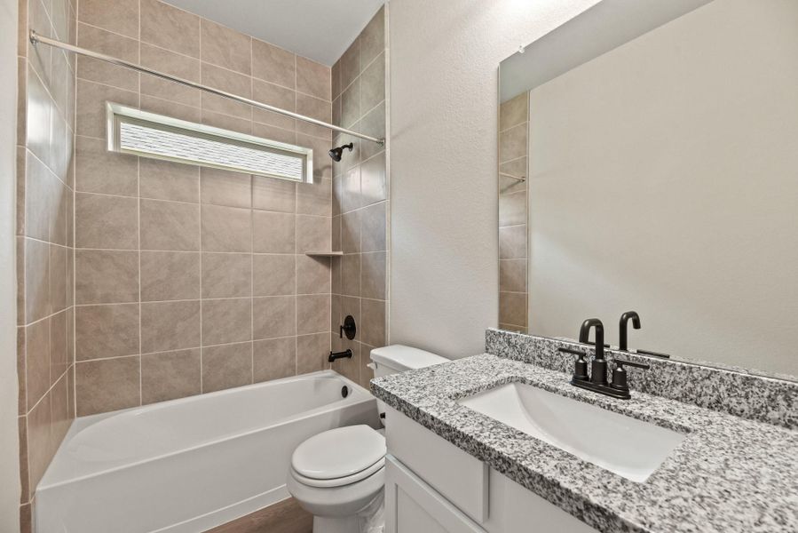 Hall bath (*Photo not of actual home and used for illustration purposes only.)
