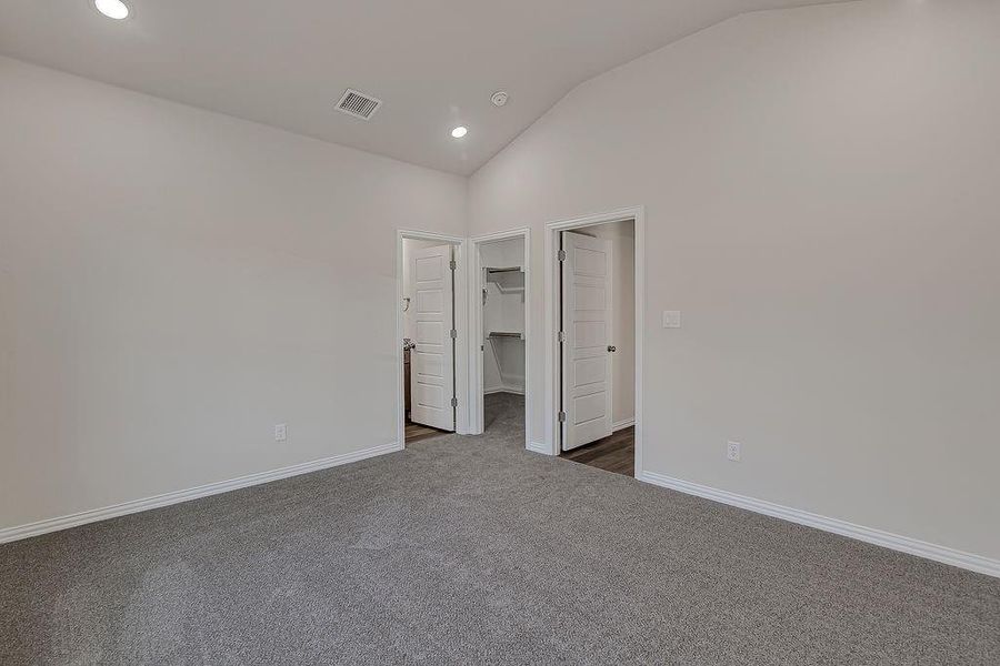 Spacious, unfurnished interior of a new home in , Fort Worth (Image 18).