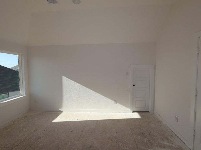 Spacious, unfurnished interior of a new home in Ambrose, La Marque (Image 4).
