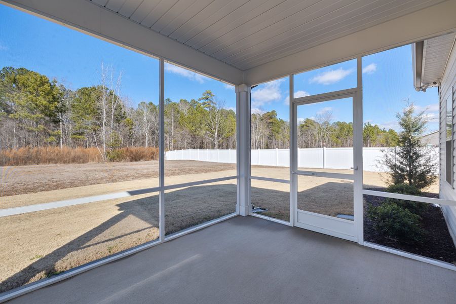 Exterior details and patio area of a home in Briarwood Bluff, Sanford (Image 4).