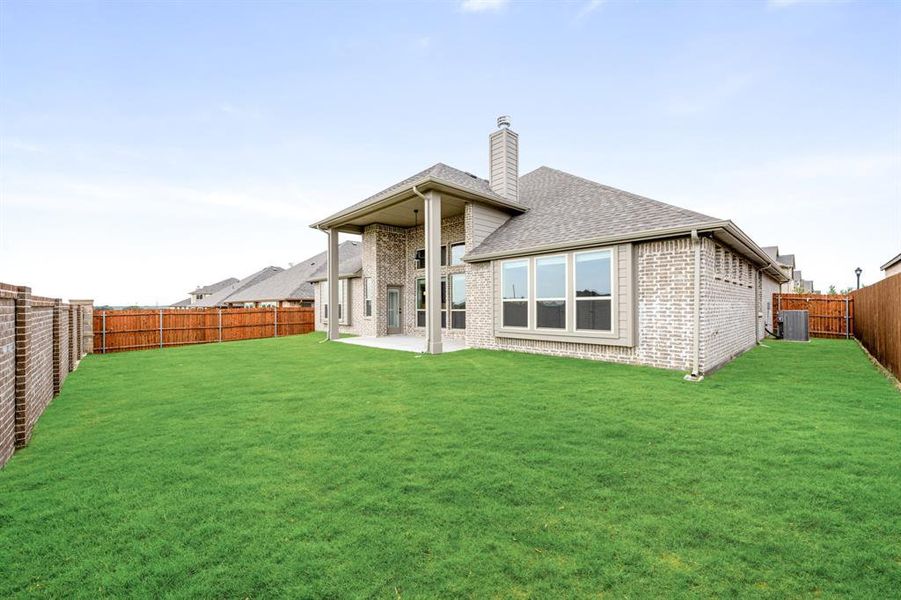 Exterior details and patio area of a home in Villages of Walnut Grove, Midlothian (Image 16).