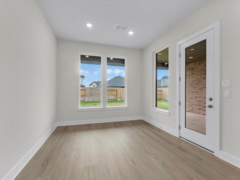 Spacious, unfurnished interior of a new home in Trillium 50′, Richmond (Image 18).