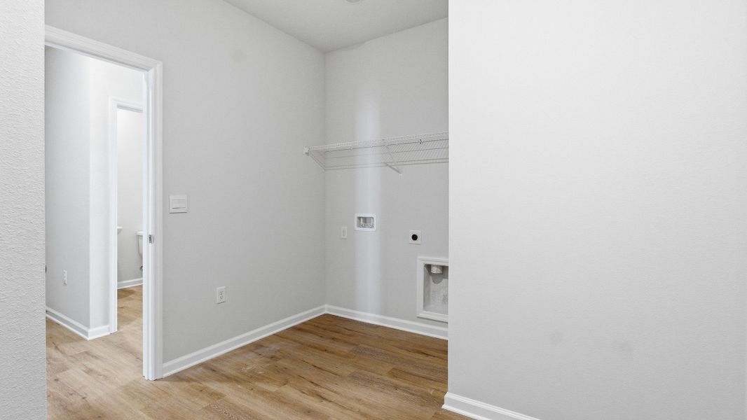 Spacious, unfurnished interior of a new home in Greystone, Crawfordville (Image 31).