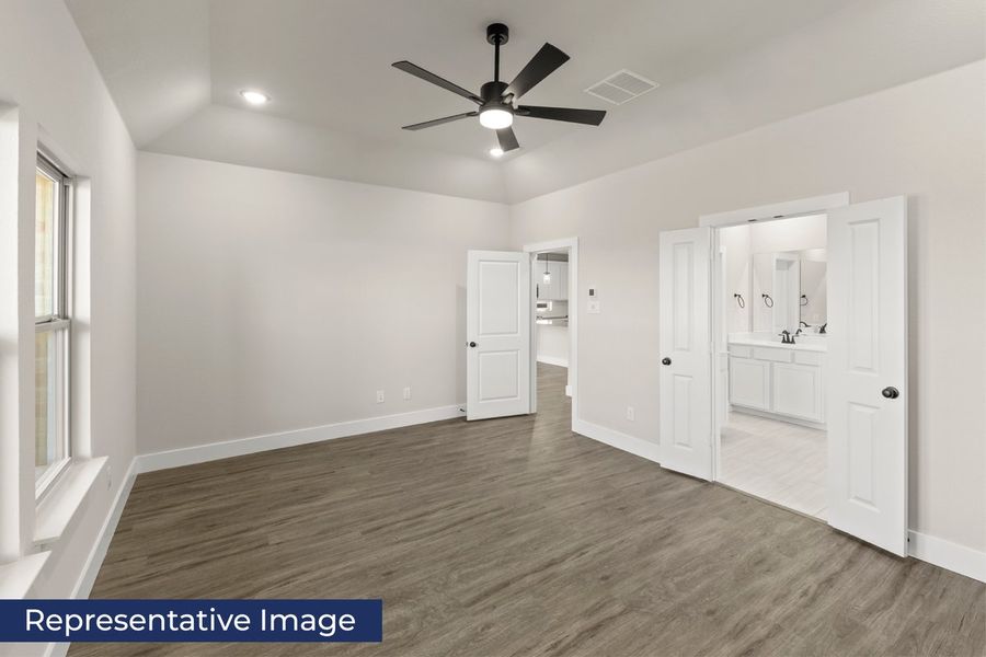 Representative unfurnished interior of a home built from the Reagan Select F by First Texas Homes in Parkside, Denton (Image 16).