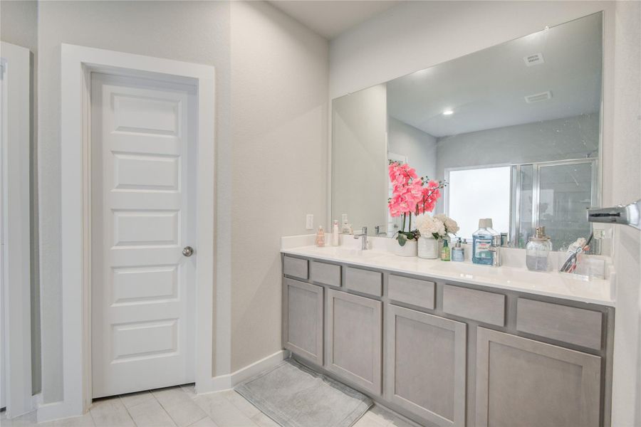 Furnished interior view inside a new home in Breckenridge Park, Rosenberg (Image 33). Furnished interior view inside a new home in Breckenridge Park, Rosenberg (Image 33).