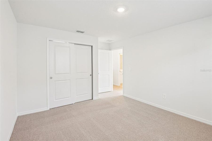 Spacious, unfurnished interior of a new home in Hilltop Vistas, Dade City (Image 30).