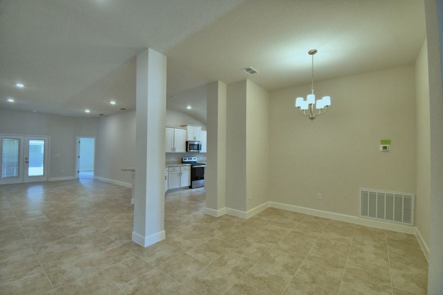Spacious, unfurnished interior of a new home in Villamar, Winter Haven (Image 14).